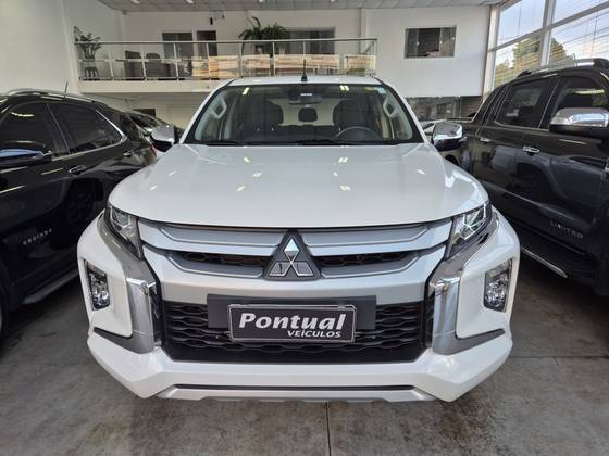 MITSUBISHI L200 TRITON 2.4 16V TURBO DIESEL SPORT HPE CD 4P 4X4 AUTOMÁTICO MITSUBISHI L200 TRITON 2.4 16V TURBO DIESEL SPORT HPE CD 4P 4X4 AUTOMÁTICO
